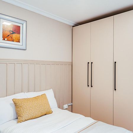 ホテル Cozy Stead ナイロビ エクステリア 写真